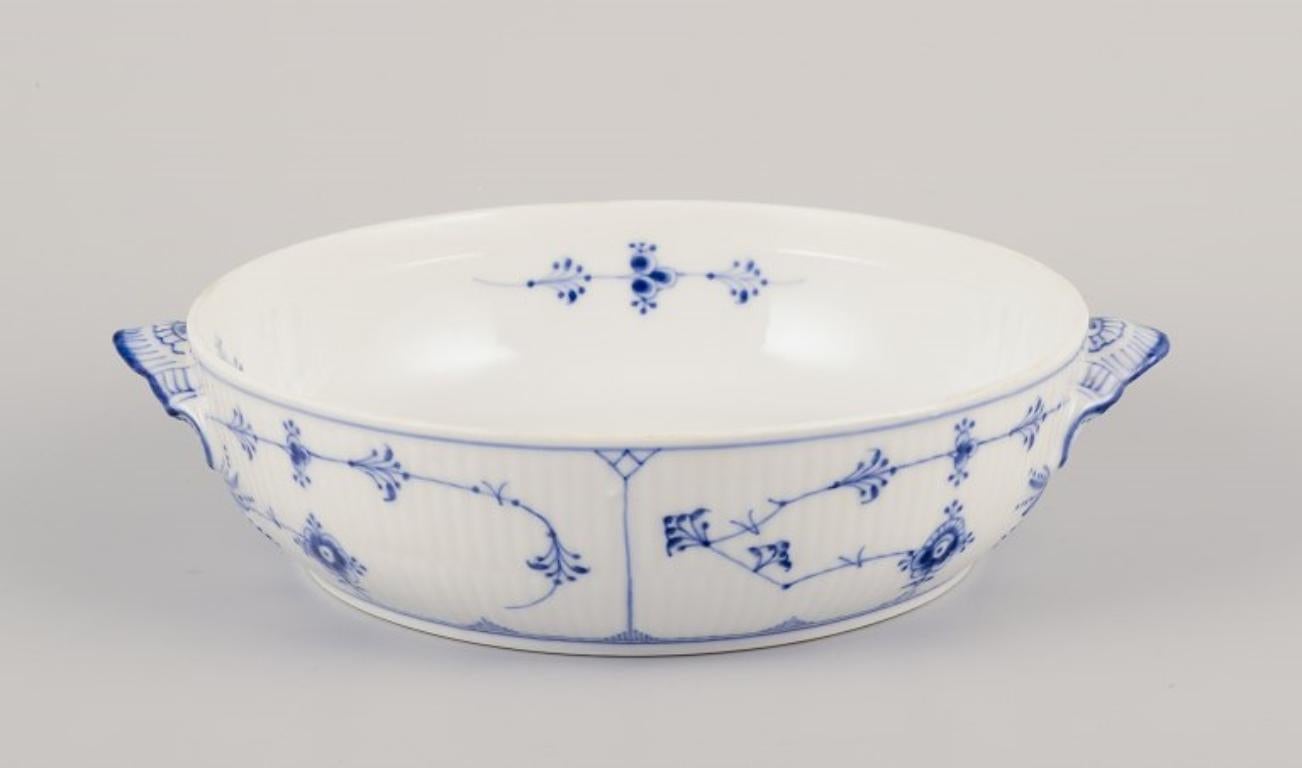 Royal Copenhagen Blau geriffelte Plain. Runde Terrine mit Deckel, handbemalt in Blau. (Dänisch) im Angebot