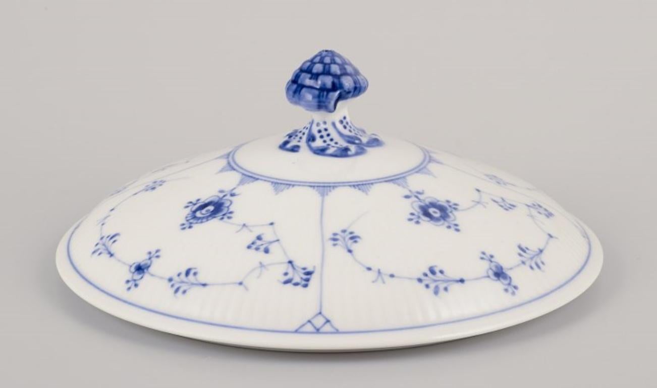 Royal Copenhagen Blau geriffelte Plain. Runde Terrine mit Deckel, handbemalt in Blau. (Handbemalt) im Angebot