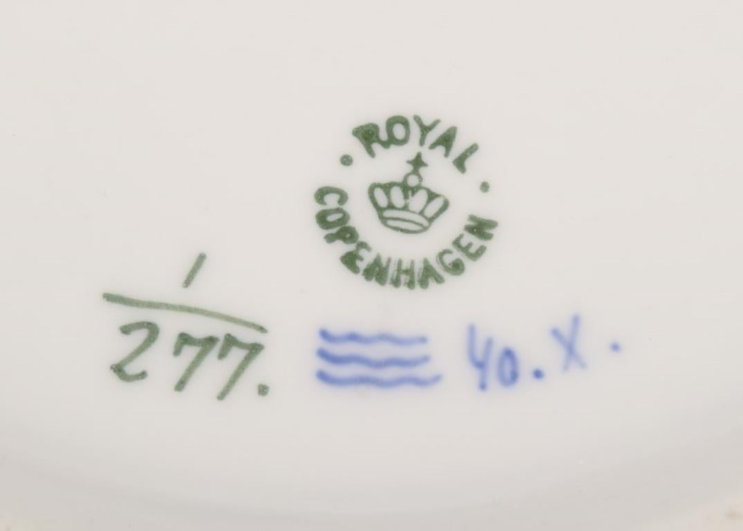 Royal Copenhagen Blau geriffelte Plain. Runde Terrine mit Deckel, handbemalt in Blau. im Angebot 2