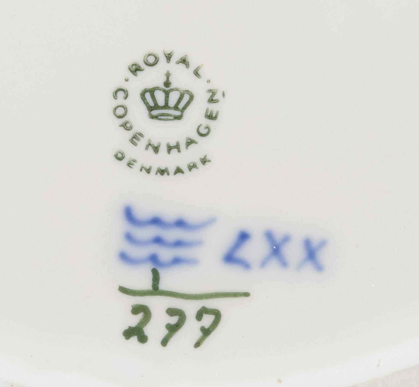 Royal Copenhagen Blue Fluted Plain. Soupière ronde en porcelaine. en vente 2