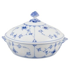 Royal Copenhagen Blue Fluted Plain. Round lidded tureen in porcelain.