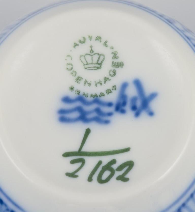 Royal Copenhagen Blau geriffelte Plain. Set aus fünf Kaffeetassen mit Untertassen. im Angebot 3