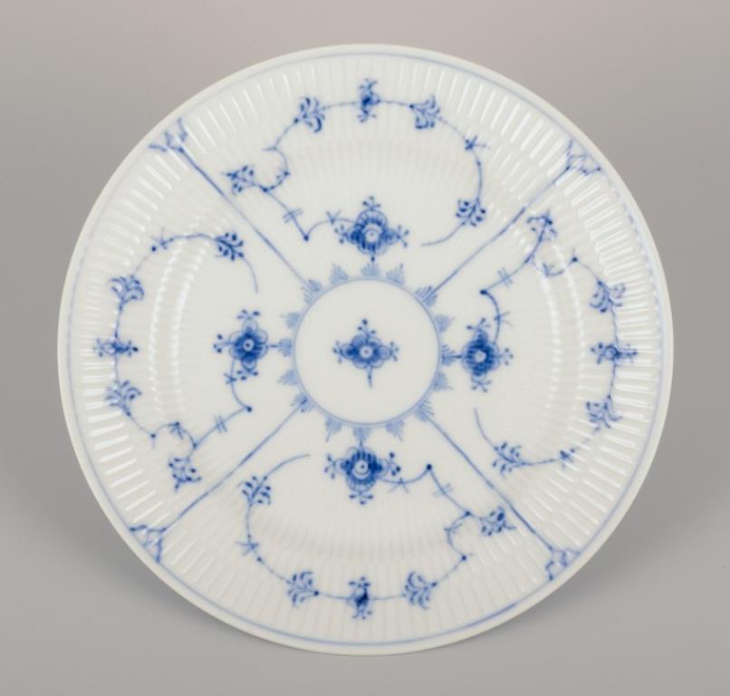 Royal Copenhagen Azul Liso Acanalado. Juego de cinco platos de almuerzo de porcelana. mediados del siglo XX