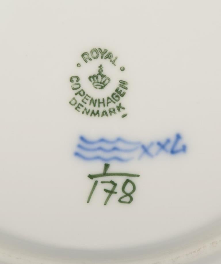 Royal Copenhagen Azul Liso Acanalado. Juego de cinco platos de almuerzo de porcelana. 2