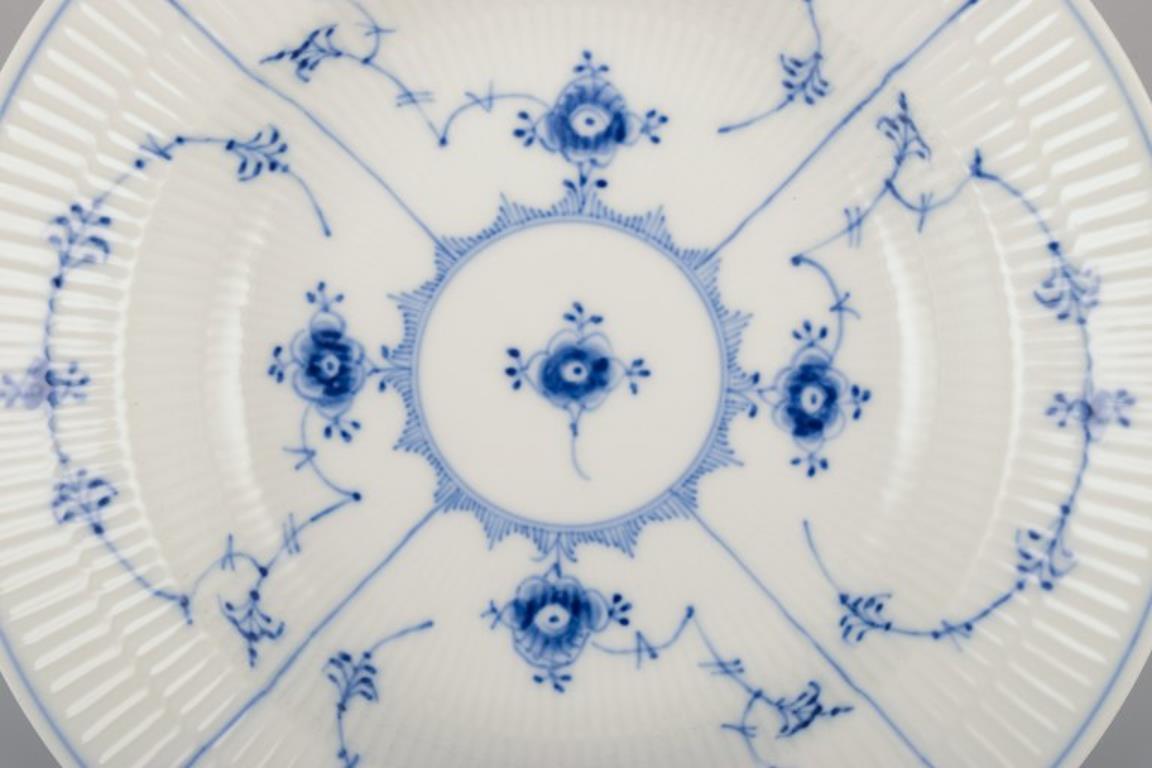 Royal Copenhagen Azul Liso Acanalado. Juego de cuatro platos hondos de porcelana. Porcelana