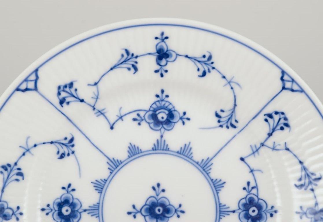 Royal Copenhagen Plato Llano Acanalado Azul, juego de siete platos para tarta de porcelana. Pintado a mano en venta