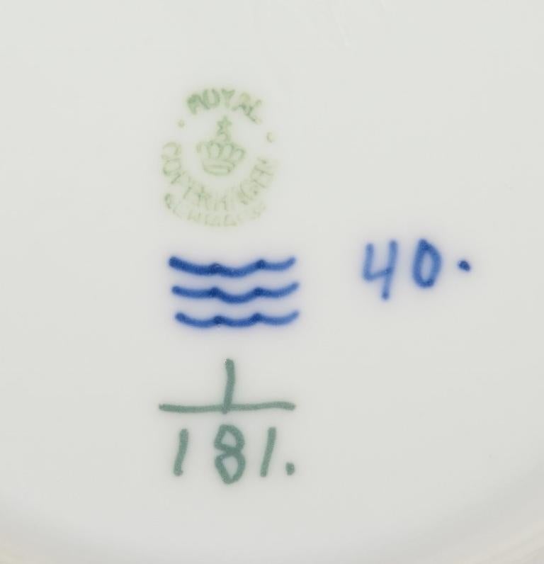Royal Copenhagen Plato Llano Acanalado Azul, juego de siete platos para tarta de porcelana. mediados del siglo XX en venta