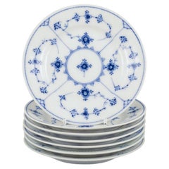 Plain bleu cannelé Royal Copenhagen, ensemble de sept assiettes à gâteau en porcelaine.