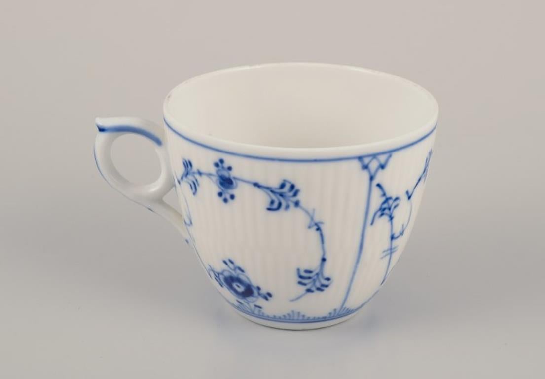 Royal Copenhagen Blau geriffelte Plain. Set aus sechs Kaffeebechern mit passenden Untertassen (Glasiert) im Angebot