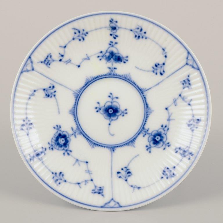 Royal Copenhagen Blau geriffelte Plain. Set aus sechs Kaffeebechern mit passenden Untertassen (Mitte des 20. Jahrhunderts) im Angebot