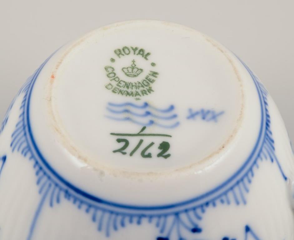 Royal Copenhagen Blau geriffelte Plain. Set aus sechs Kaffeebechern mit passenden Untertassen (Porzellan) im Angebot