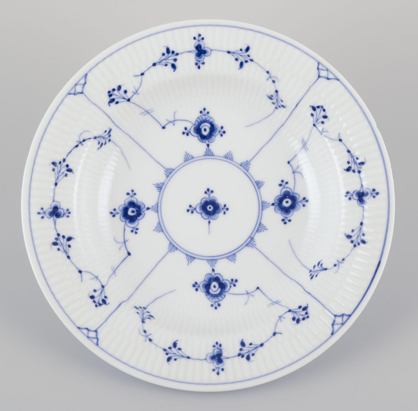 PRE-OWNED GOODS ARE EXEMPT FROM IMPORT TARIFFS FOR U.S., UK, AUSTRALIAN & CANADIAN CUSTOMERS.   
THEREFORE, NO IMPORT TARIFFS WILL BE APPLICABLE TO YOUR PURCHASE. 

Royal Copenhagen Blue Fluted Plain.
A set of six deep plates.
Hand-painted in