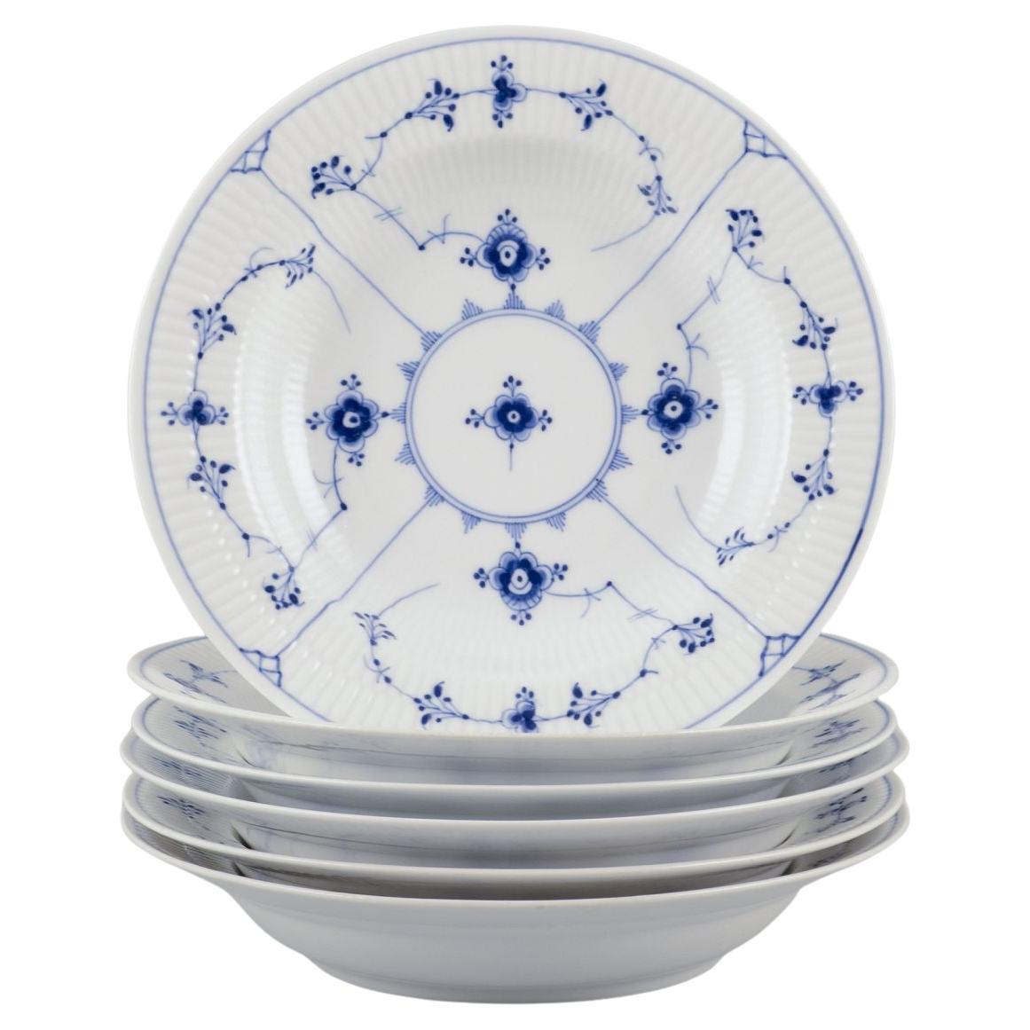 Royal Copenhagen Blue Fluted Plain. Ensemble de six assiettes creuses. Peint à la main en bleu