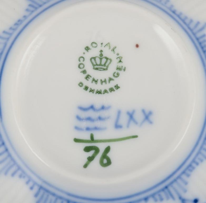 Royal Copenhagen Blau geriffelte Plain. Set aus drei Teebechern mit Untertassen. (Porzellan) im Angebot