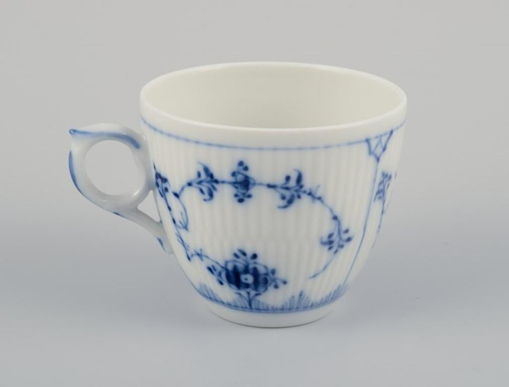 Smaltato Royal Copenhagen Blue Fluted Plain. Sei tazze da caffè con piattini. in vendita