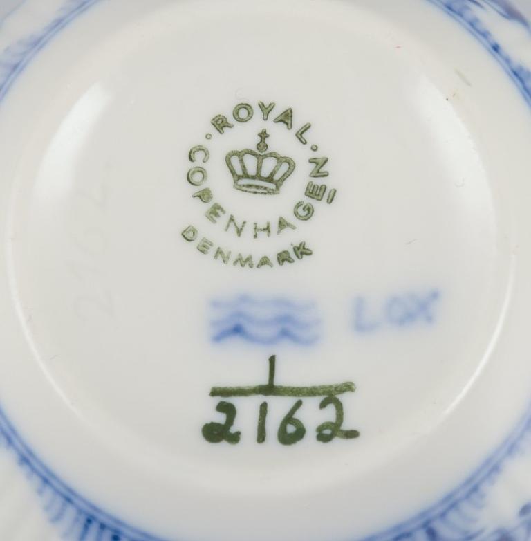 Royal Copenhagen Blue Fluted Plain. Sei tazze da caffè con piattini. in vendita 2