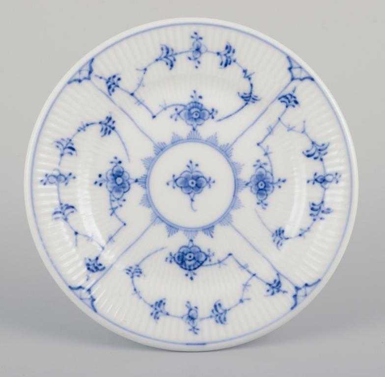 Royal Copenhagen Azul Liso Acanalado. Seis platos de porcelana. Principios del siglo XX Glaseado