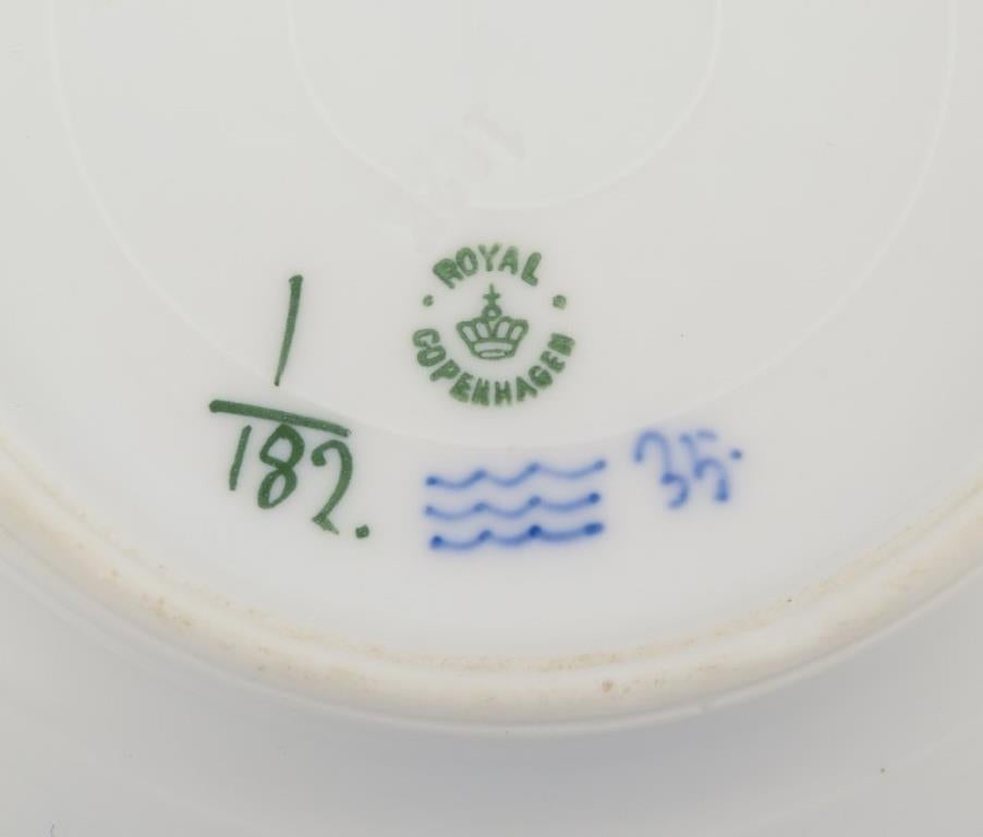 Royal Copenhagen Azul Liso Acanalado. Seis platos de porcelana. Principios del siglo XX 3