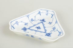 Royal Copenhagen Blue Fluted Plain. Small triangular plate in porcelain, 1966