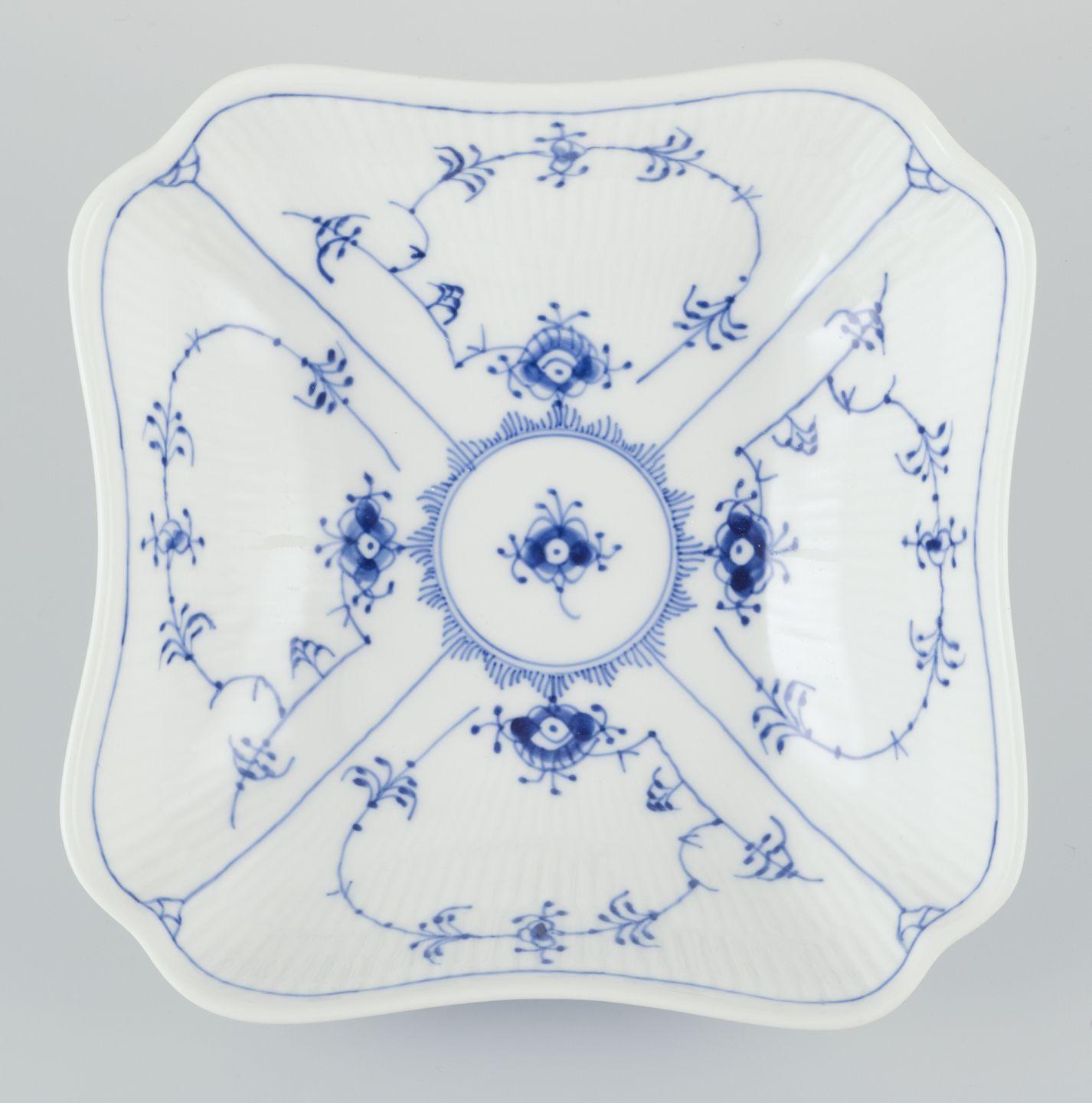 Royal Copenhagen Blau geriffelte Plain. Quadratische Porzellanschale. 1969-1974 (Glasiert) im Angebot