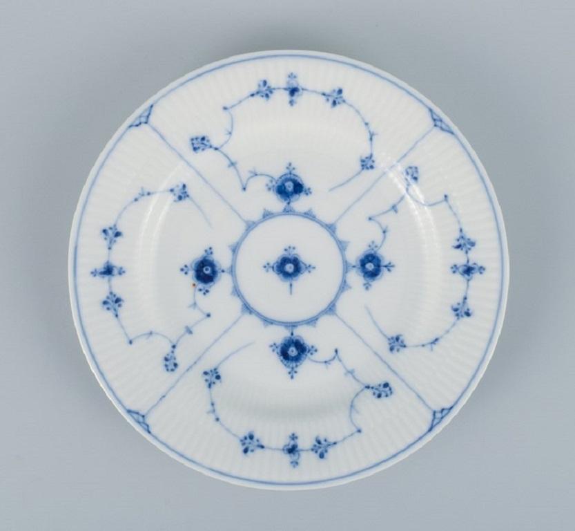 Royal Copenhagen, Blue Fluted plain, three antique lunch plates.
200-year-old plates of museum quality.
Early 19th century.
In perfect condition.
First factory quality.
Dimensions: D 21.3 cm.
