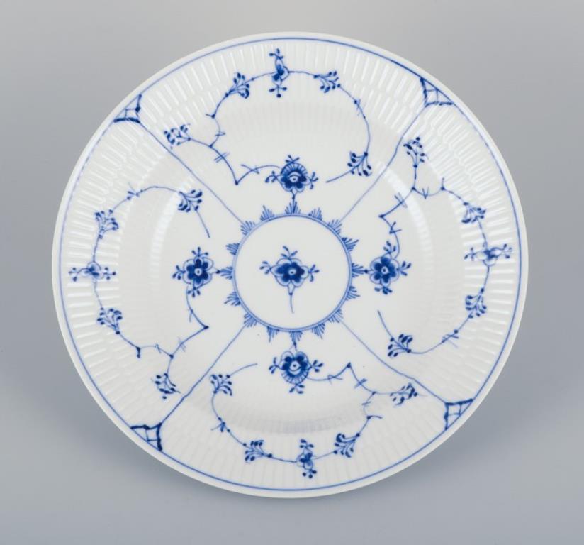 Royal Copenhagen Azul Liso Acanalado. Tres platos hondos de porcelana. Pintado a mano en venta