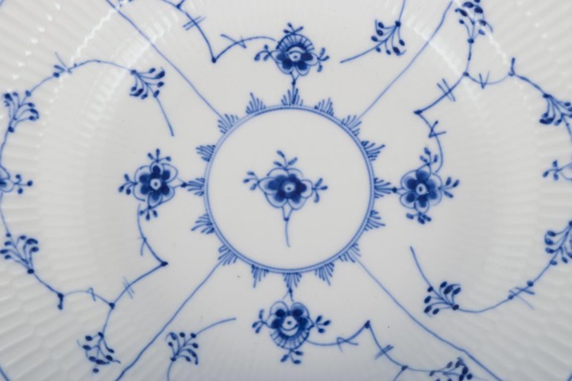 Royal Copenhagen Azul Liso Acanalado. Tres platos hondos de porcelana. Porcelana en venta