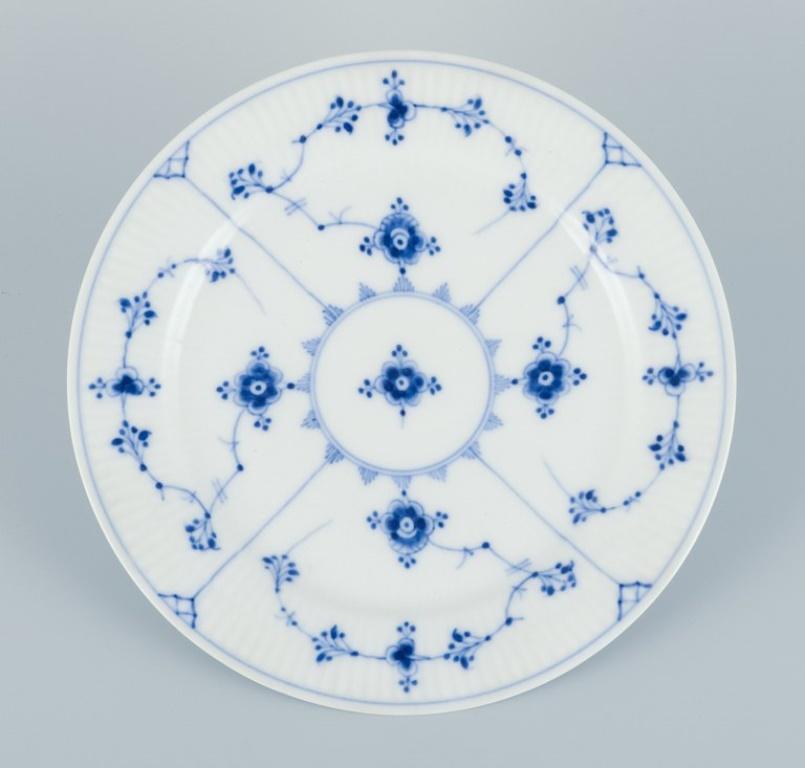 Danish Royal Copenhagen, Blue Fluted Plain. Three dinner plates. Early 1900s. 