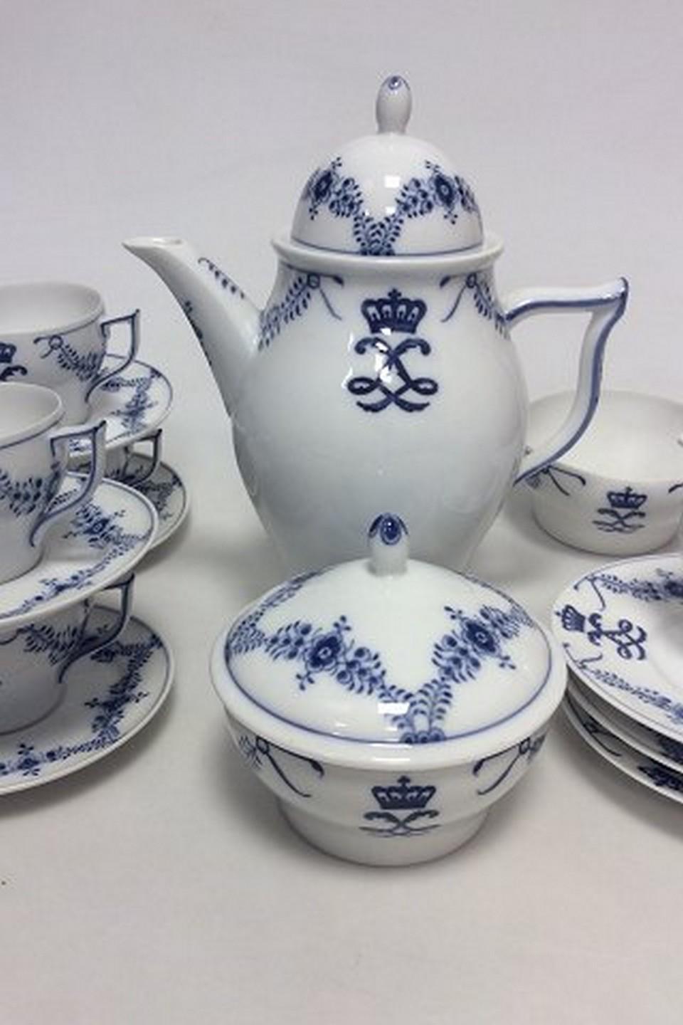 Royal Copenhagen blue fluted queen Louise Sociaty coffee set.
Service made for the Queen Louise Sociaty.
The set consist of coffee pot, creamer, sugar bowl with lid, sugar bowl without lid, 4 x coffee cups and saucers, 2 side plates, 1 side plate