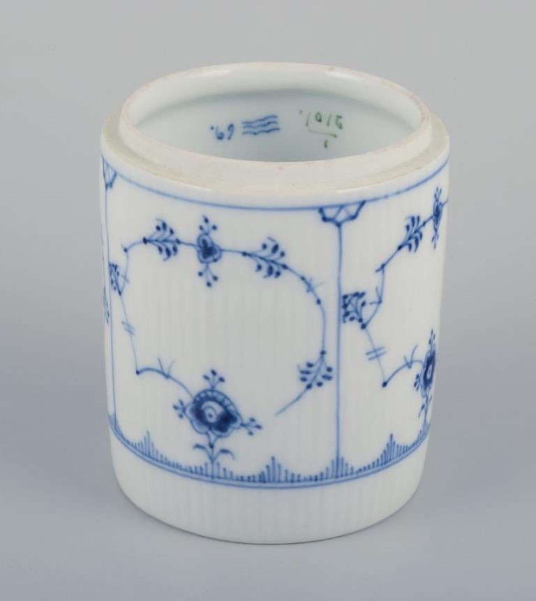 Danois Royal Copenhagen cannelé bleu Rare pot à thé en porcelaine. Début du 19ème siècle. en vente