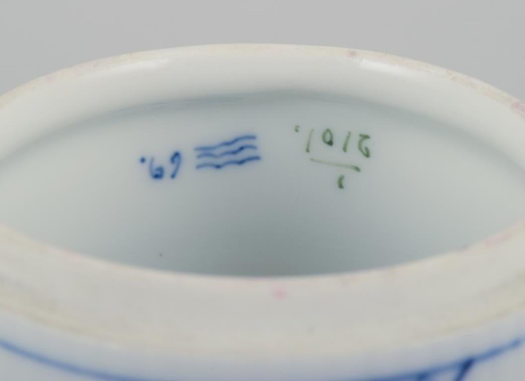 Royal Copenhagen cannelé bleu Rare pot à thé en porcelaine. Début du 19ème siècle. en vente 1