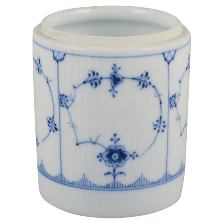 Royal Copenhagen Blue Fluted. Rare tea jar in porcelain. Early 19th C.