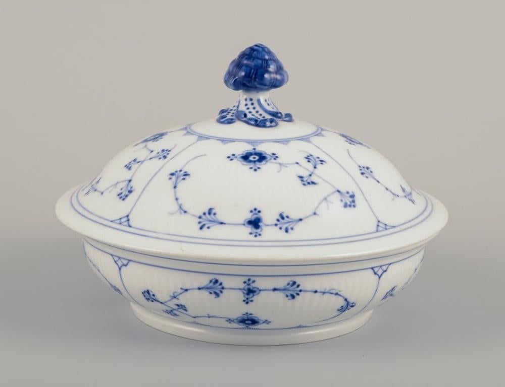 Royal Copenhagen Blau Geriffelte, runde Terrine mit Deckel. Frühe 1900er Jahre. (Porzellan)