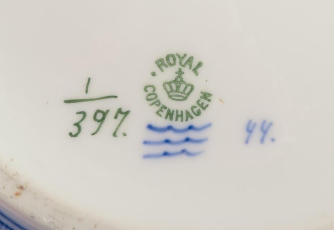 Royal Copenhagen Blau Geriffelte, runde Terrine mit Deckel. Frühe 1900er Jahre. 3