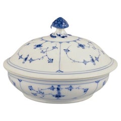 Royal Copenhagen Blue Zuppiera con coperchio rotondo e scanalato in porcellana.
