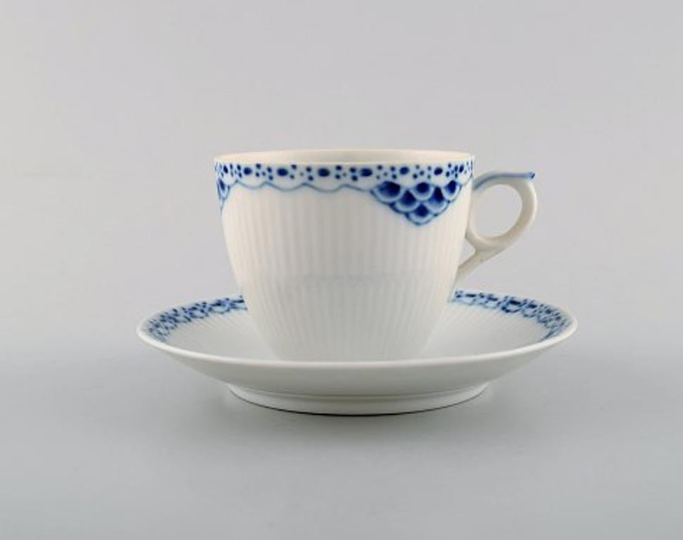 Royal Copenhagen blue painted coffee cup with saucer in porcelain.
Model number 756. Set of 5.
1st factory quality. In perfect condition.
The cup measures: 7.5 x 6.5 cm.
The saucer measures: 13.3 cm.