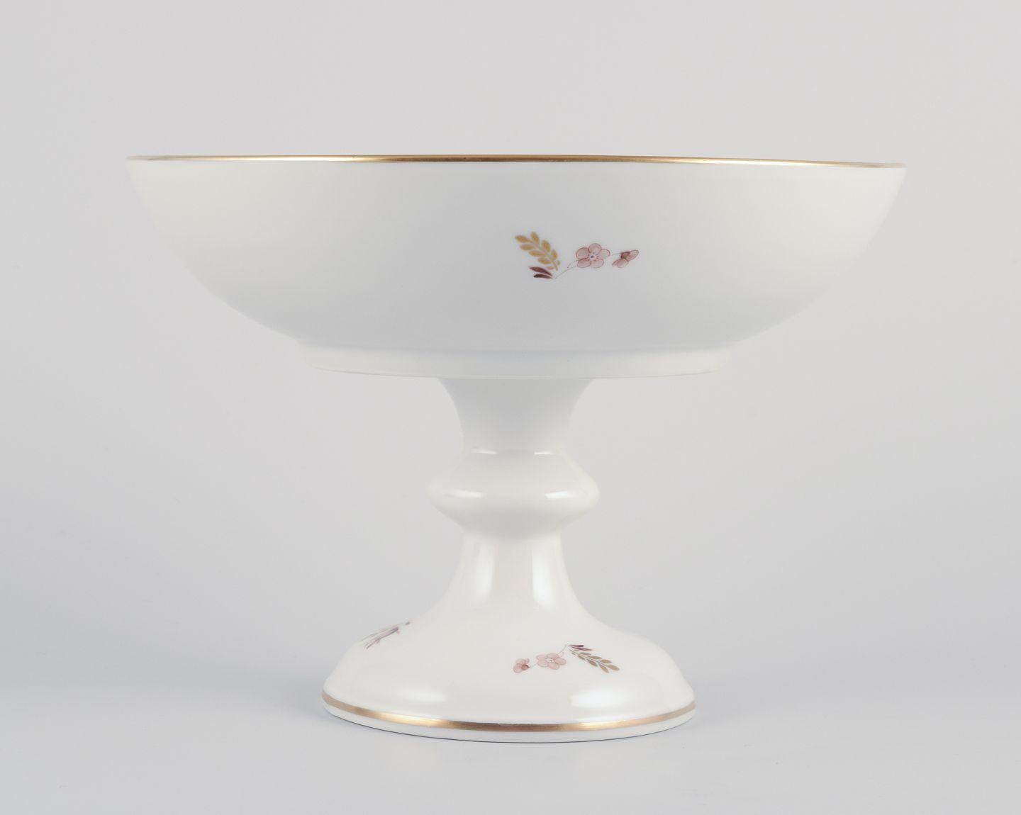 Los productos de segunda mano están exentos de derechos de importación para los clientes estadounidenses. 
Por lo tanto, no se aplicarán aranceles de importación a tu compra.

Royal Copenhagen Brun Rose, centro de mesa de porcelana con borde