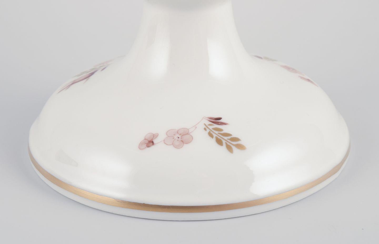 Royal Copenhagen, Centro de mesa rosa marrón con borde dorado. Porcelana en venta