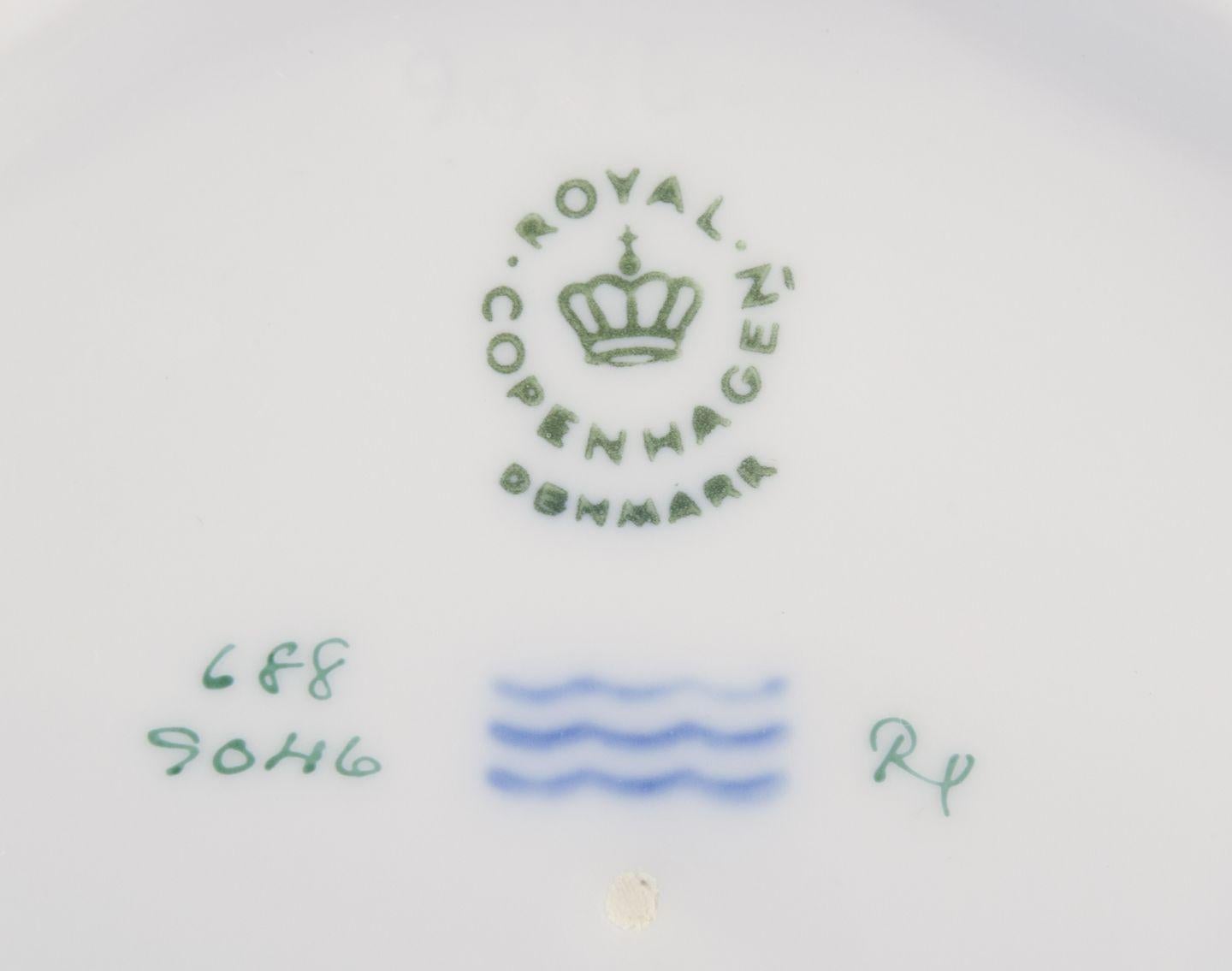 Royal Copenhagen, Centro de mesa rosa marrón con borde dorado. en venta 1