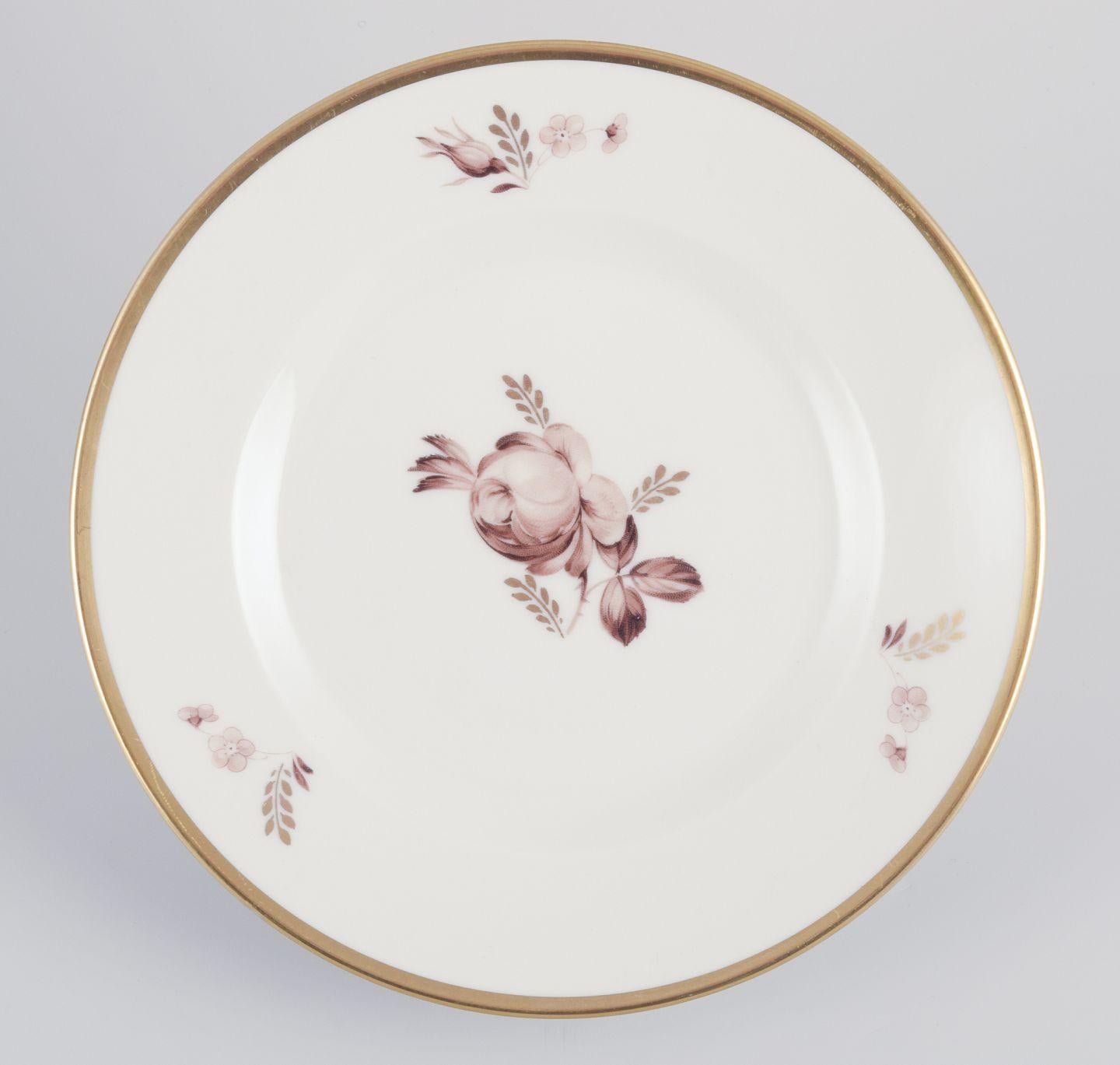 Pre-owned goods are exempt from import duties for U.S. customers. 
Therefore, no import tariffs will be applicable to your purchase.

Royal Copenhagen Brun Rose (Brown Rose). A set of twelve cake plates in porcelain.
Model number: 688/9633.
Dating: