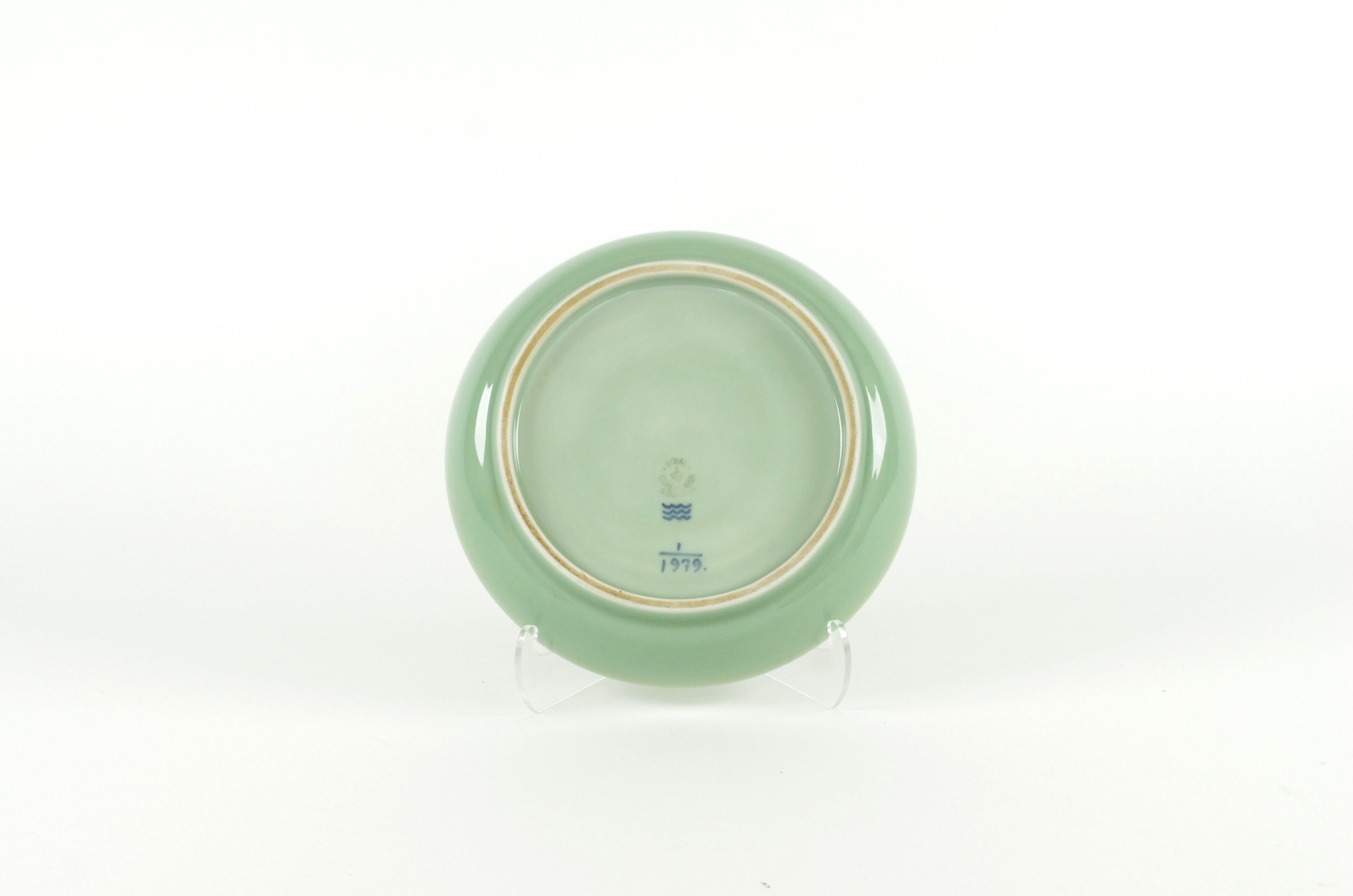 Royal Copenhagen – Celadon-Flask und Teller – Georg Thystrup (Mitte des 20. Jahrhunderts) im Angebot