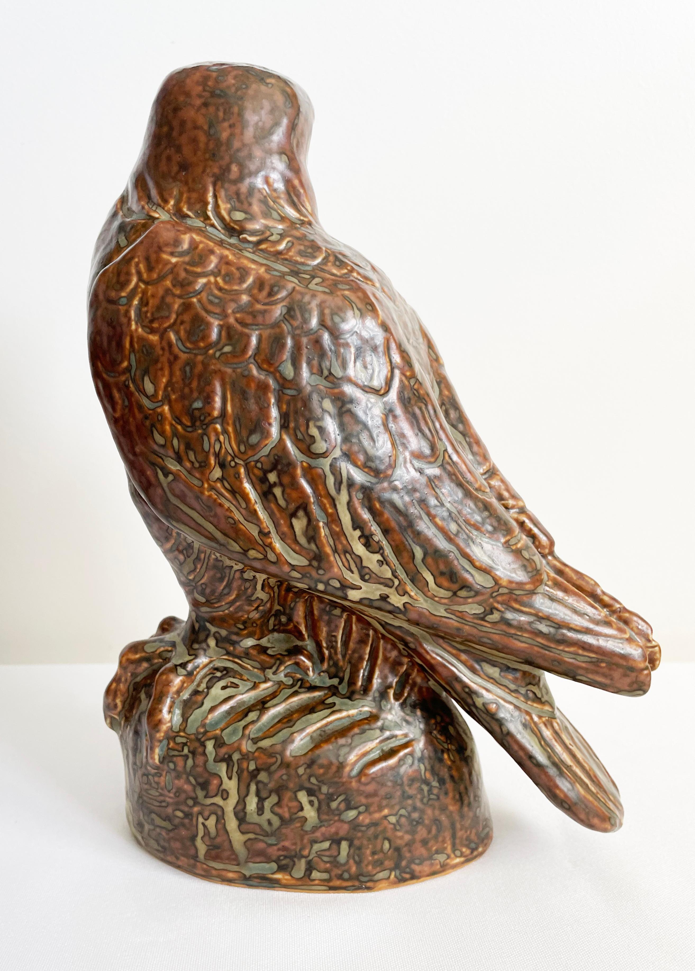 20ième siècle Falcon en céramique de Royal Copenhagen, vers 1950 en vente