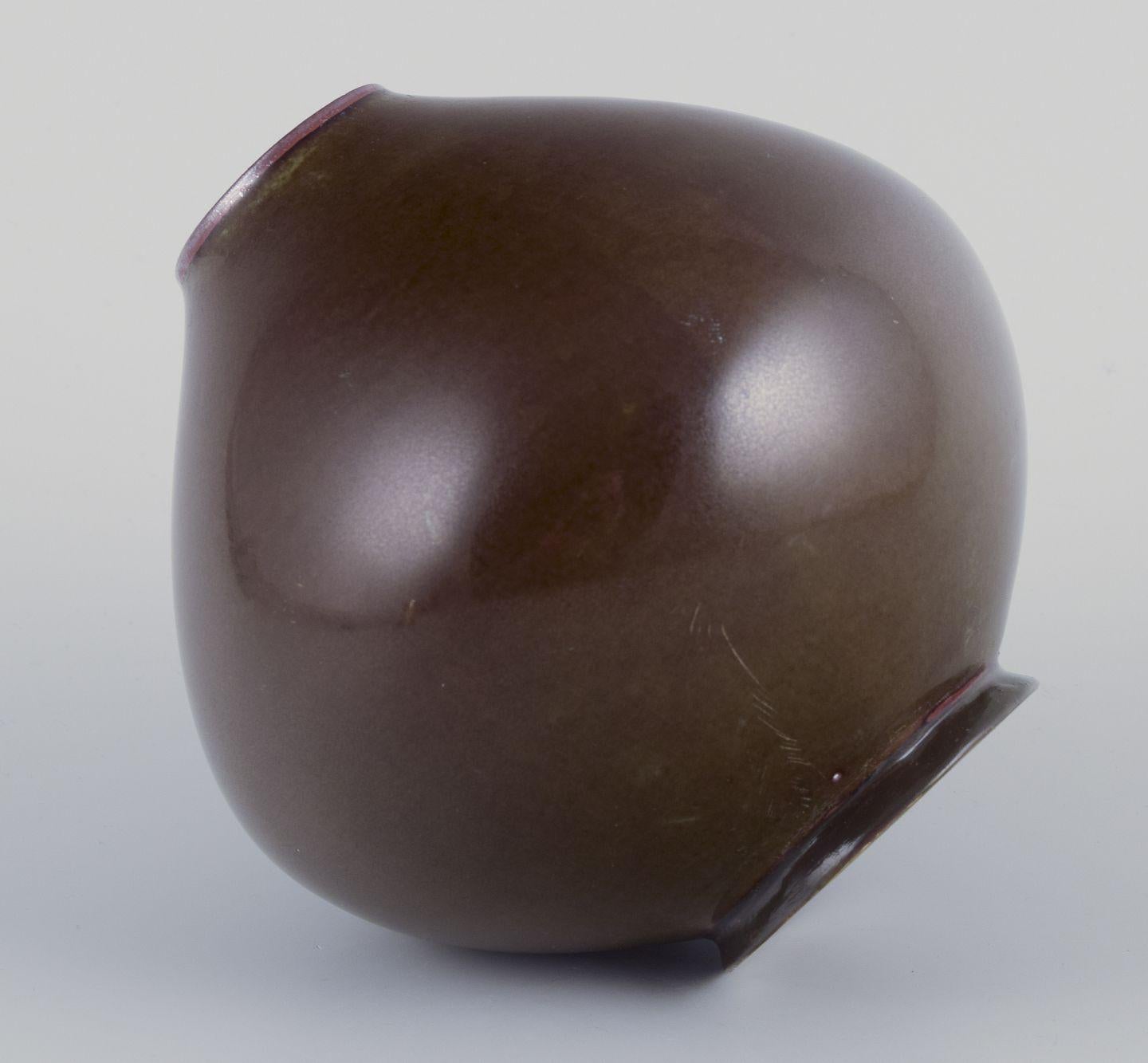 Royal Copenhagen, jarrón de cerámica con esmalte berenjena. Años 30/40. Glaseado en venta