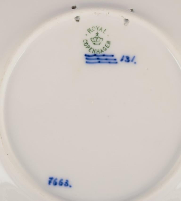 Early 20th Century Royal Copenhagen Christmas Plate from 1915 For Sale
