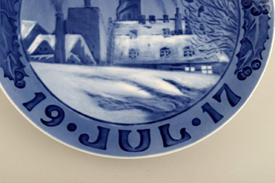 Hand-Painted Royal Copenhagen Christmas Plate from 1917 For Sale