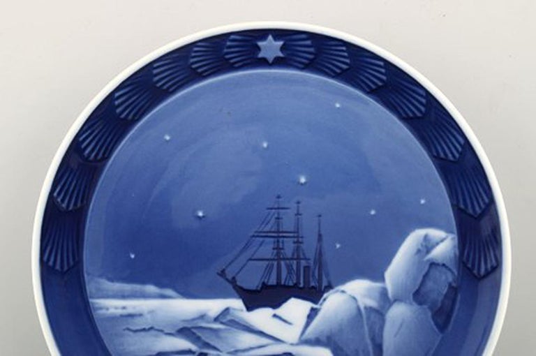 Royal Copenhagen, Christmas plate from 1939
In perfect condition.
1st factory quality
Measures: 17 cm.