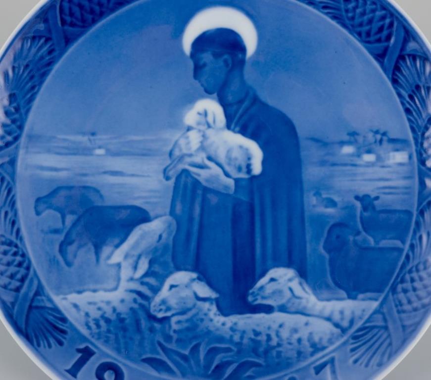 Assiette de Noël en porcelaine de Royal Copenhagen, datant de 1947.
Marqué.
Première qualité d'usine.
Parfait état.
Dimensions : D 18,5 cm.