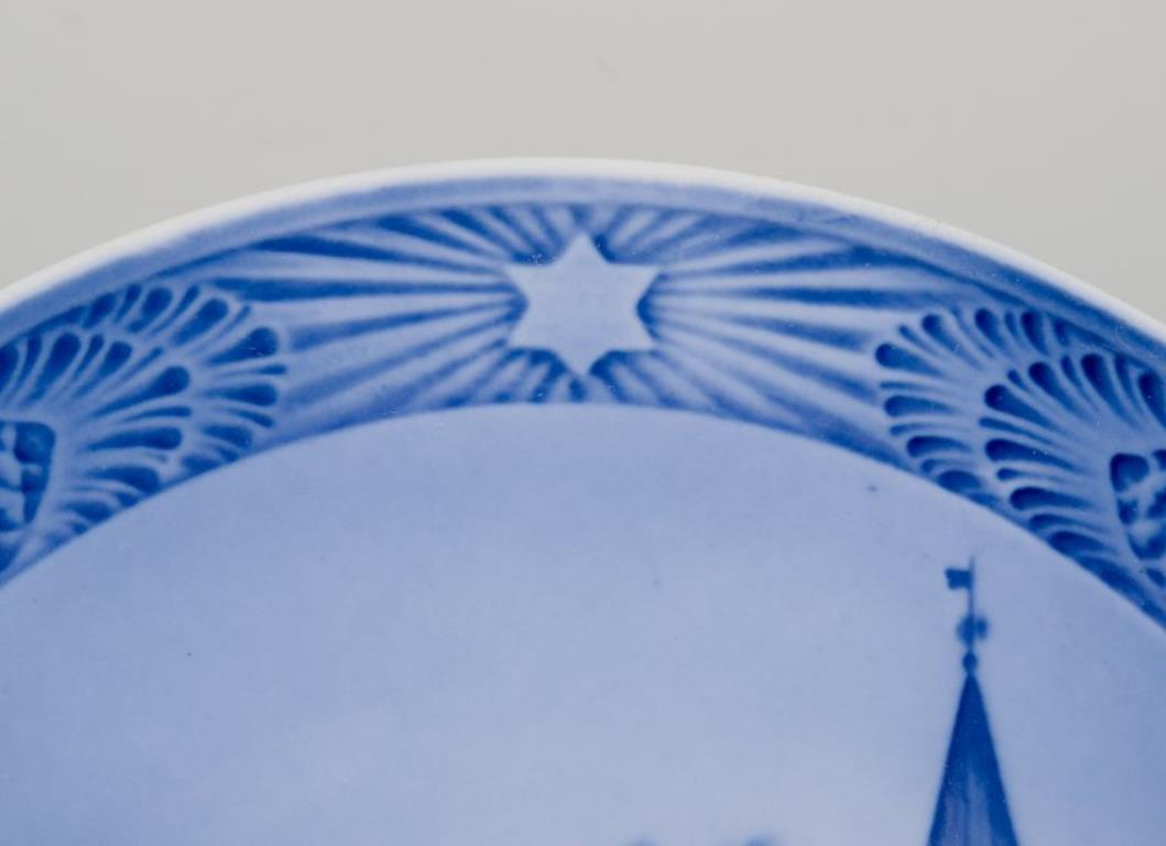 Peint à la main Assiette de Noël Royal Copenhagen en porcelaine. Daté de 1948. en vente