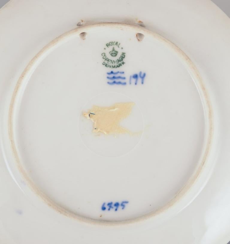 Early 20th Century Royal Copenhagen Christmas Plate in porcelain, from 1925 For Sale