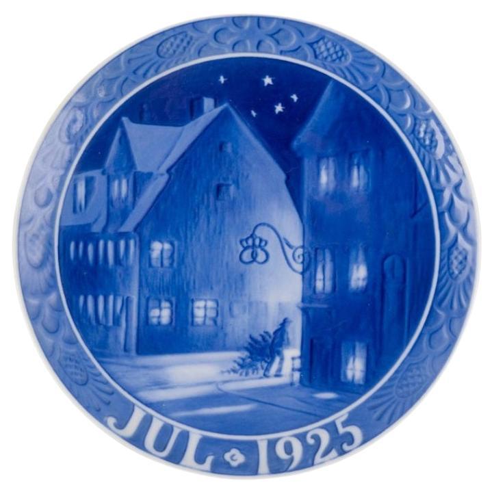Royal Copenhagen Christmas Plate in porcelain, from 1925 For Sale